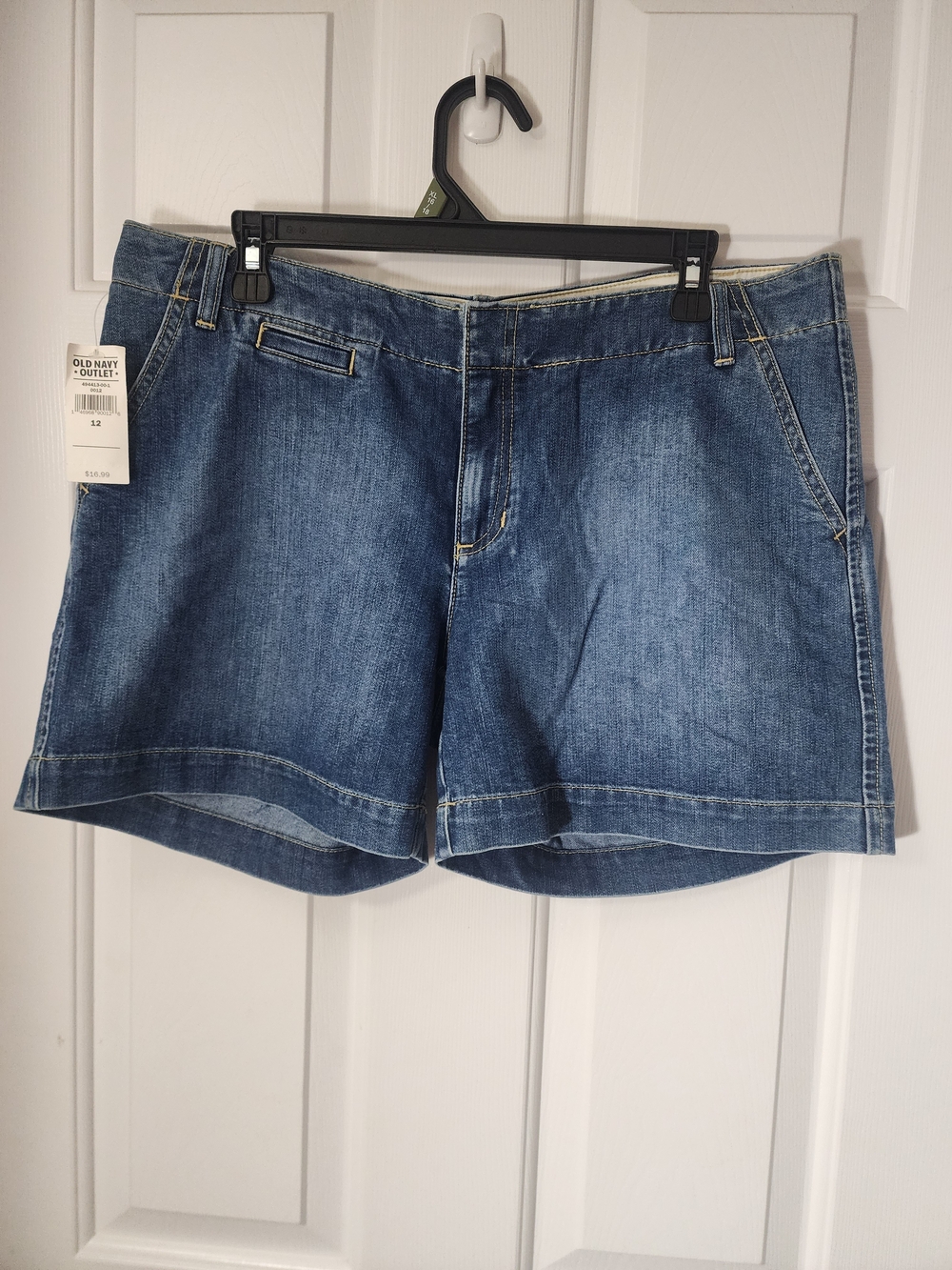 NWT - Old Navy Blue Denim Casual Jean Shorts Sz 12